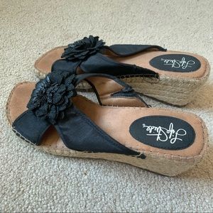 Life Stride SIZE 9 1/2 black flower wedge sandals